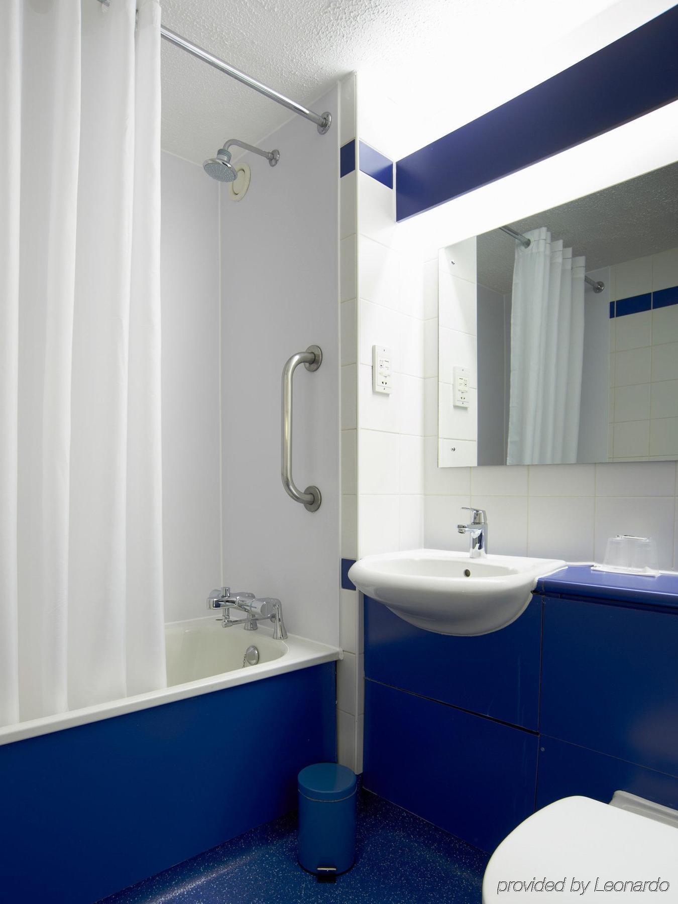 Travelodge Guildford Esterno foto