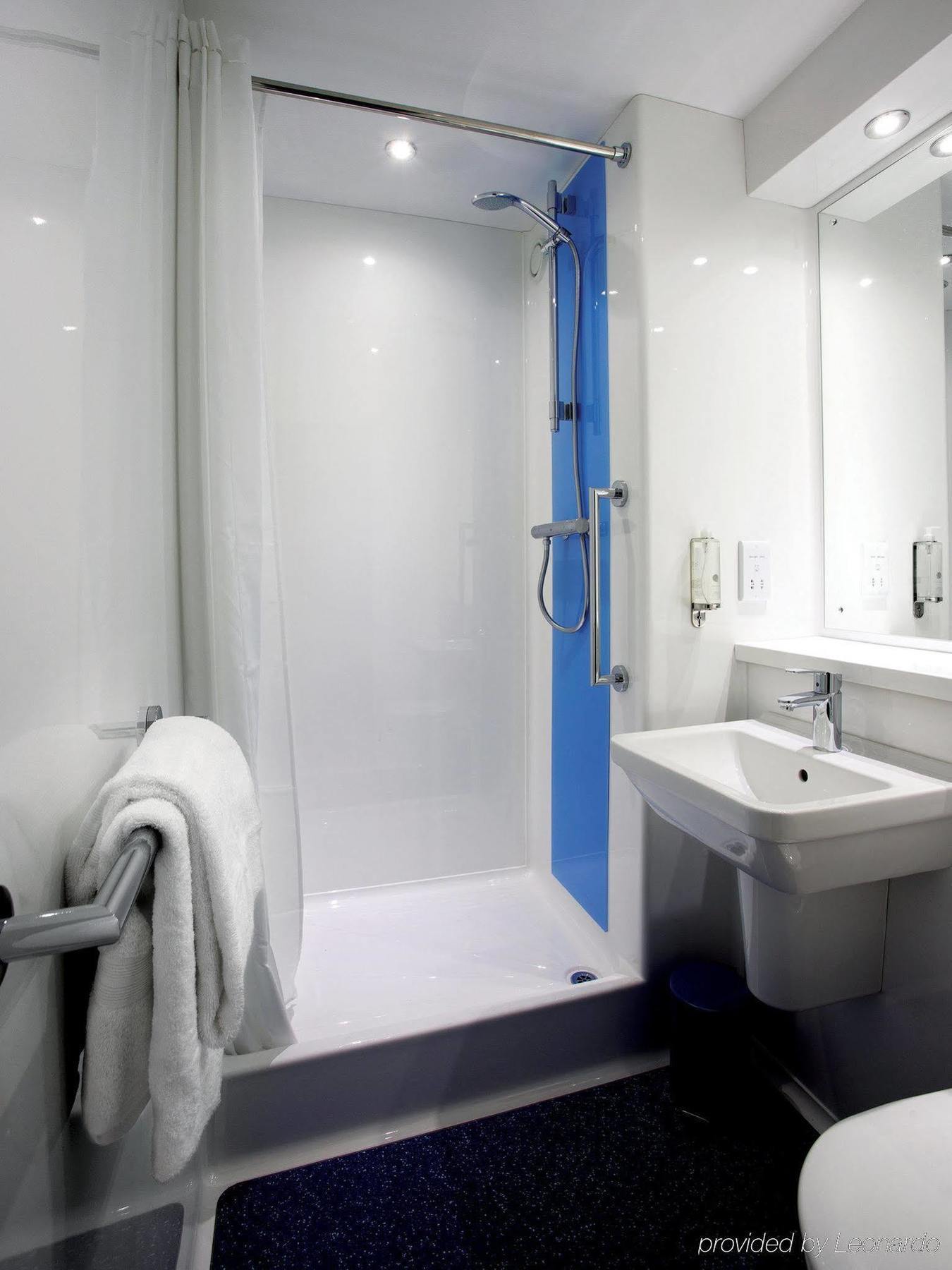 Travelodge Guildford Esterno foto